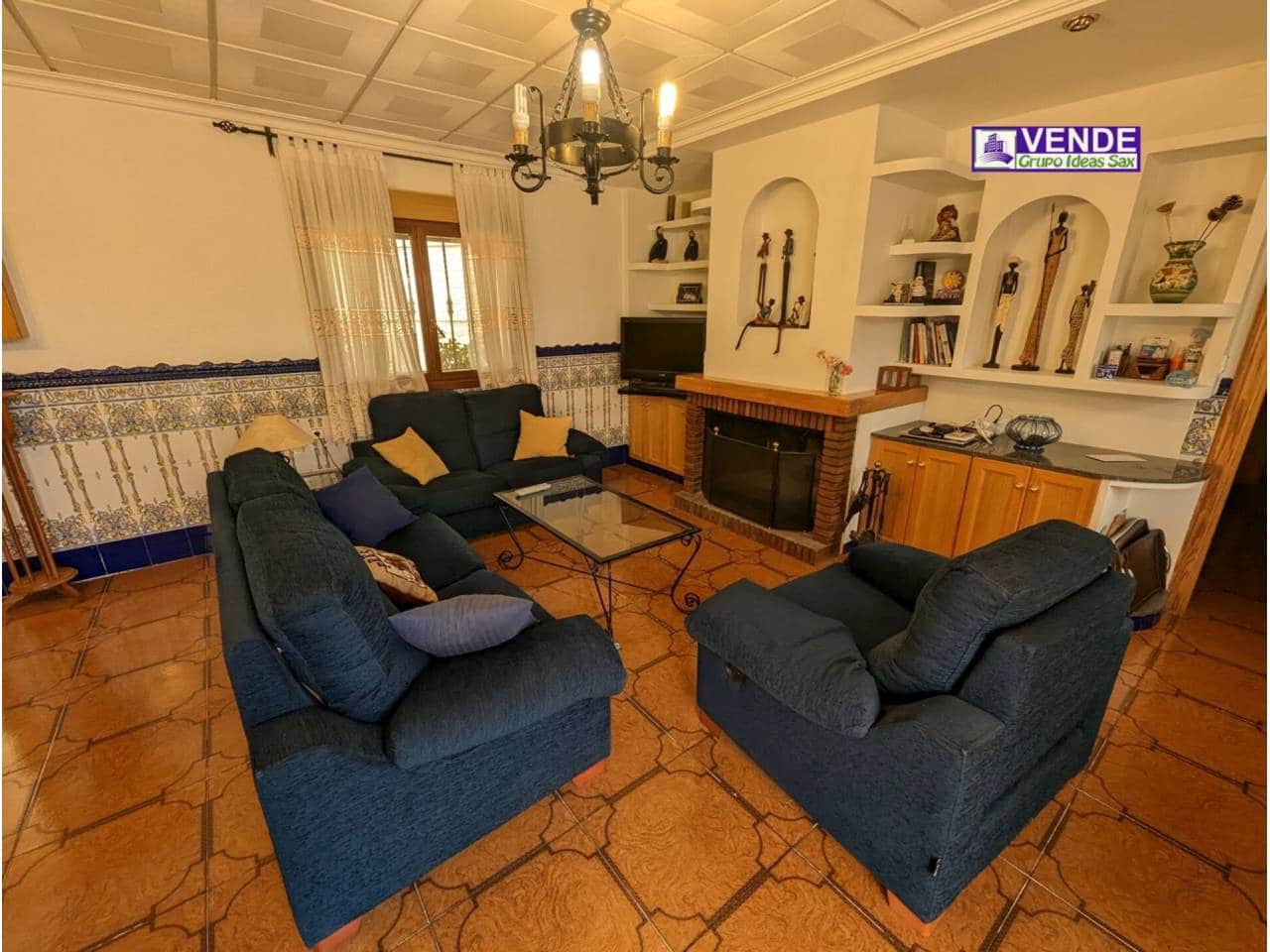 5 soveværelse Villa til salg i Sax med swimmingpool garage - € 298.000 (Ref: 3905451)