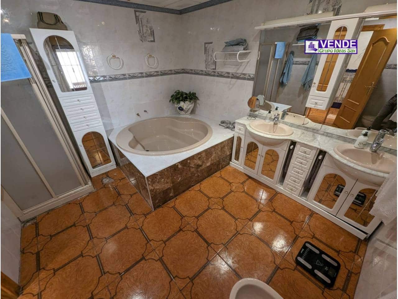 5 soveværelse Villa til salg i Sax med swimmingpool garage - € 298.000 (Ref: 3905451)