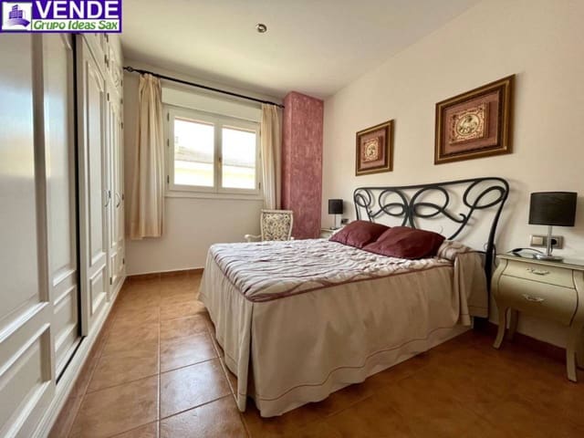 4 soverom Villa til salgs i Sax med svømmebasseng garasje - € 415 000 (Ref: 4038977)