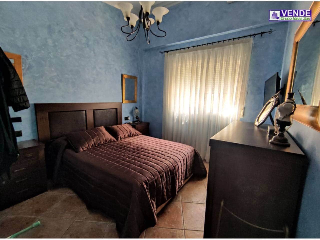 5 sypialnia Willa na sprzedaż w Sax z garażem - 449 000 € (Ref: 7071017)