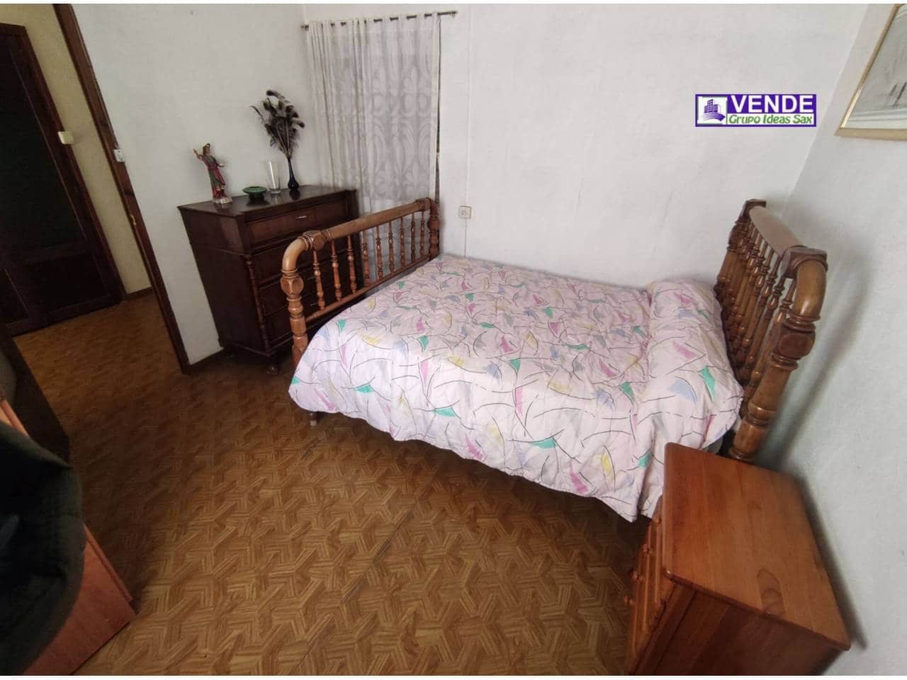 6 soveværelse Byhus til salg i Sax - € 73.600 (Ref: 7465030)