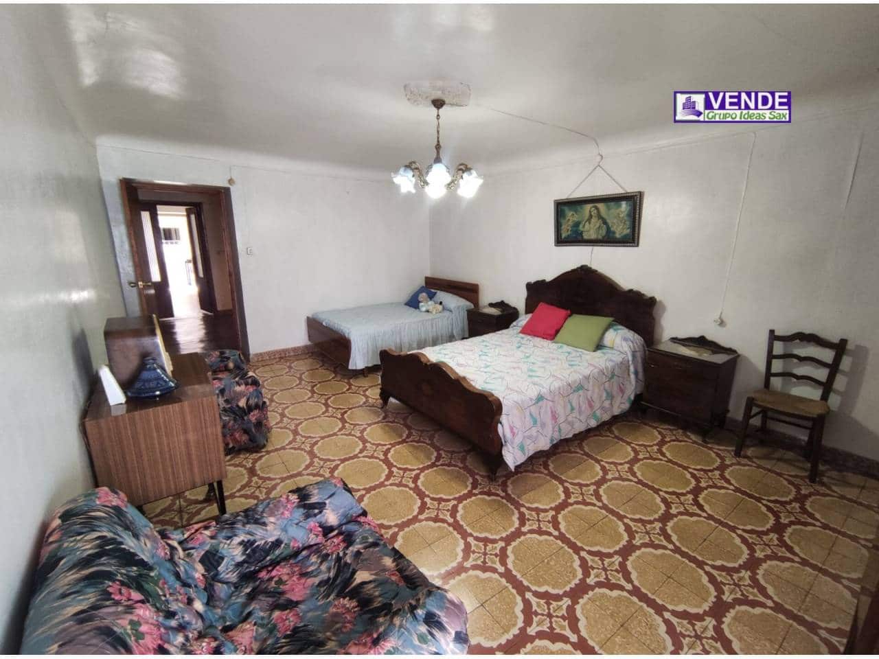 6 soveværelse Byhus til salg i Sax - € 73.600 (Ref: 7465030)