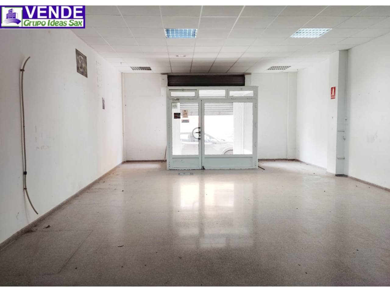 Kaupallinen vuokrattavana paikassa Sax - 375 € (Ref: 7543436)