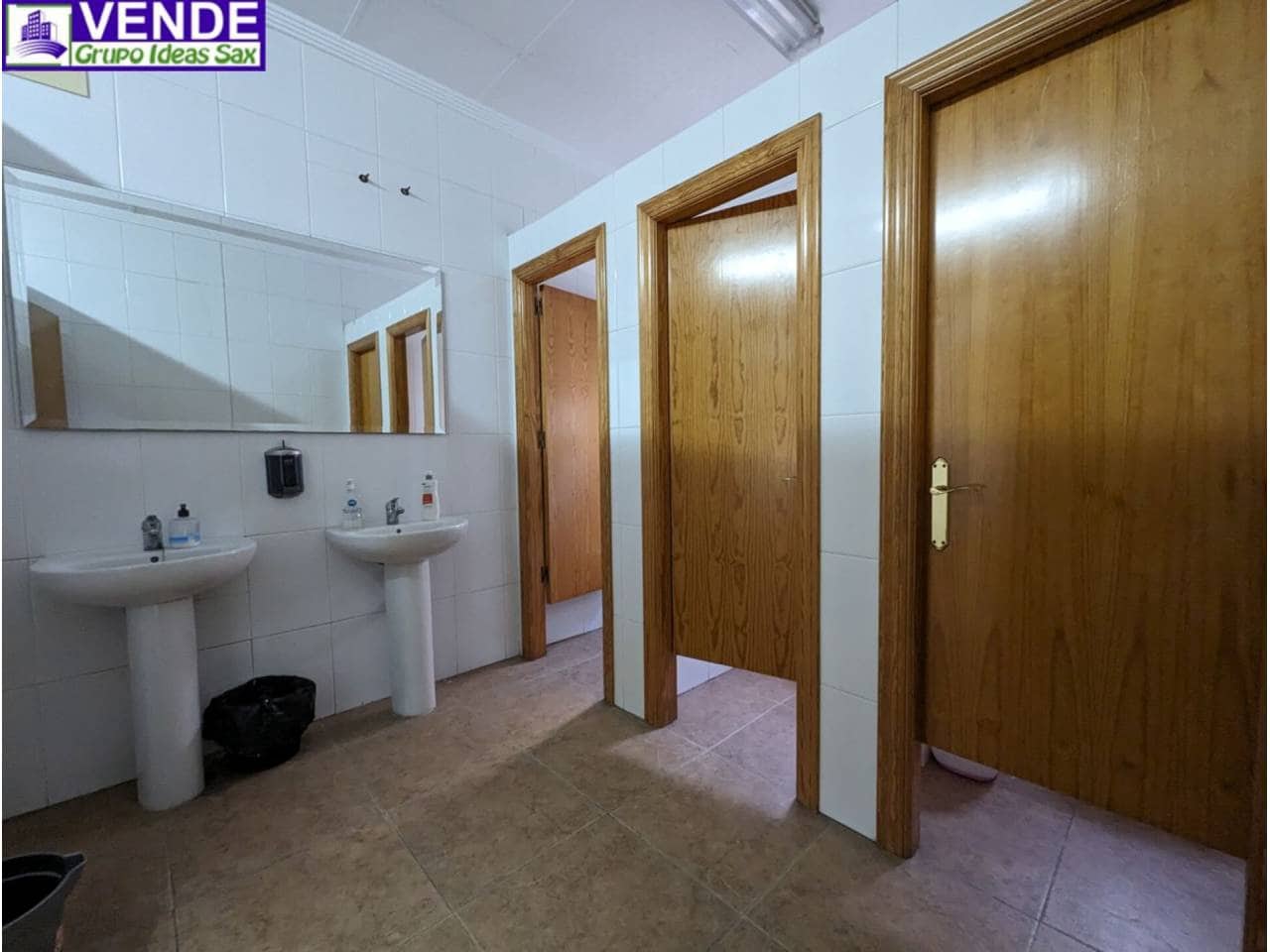 Bedrijf te koop in Sax - € 360.000 (Ref: 7989495)