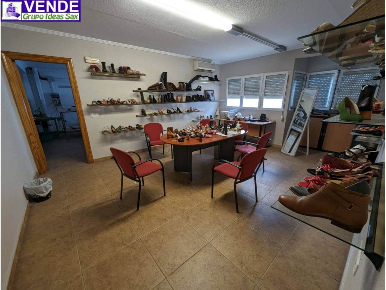 Bedrijf te koop in Sax - € 360.000 (Ref: 7989495)