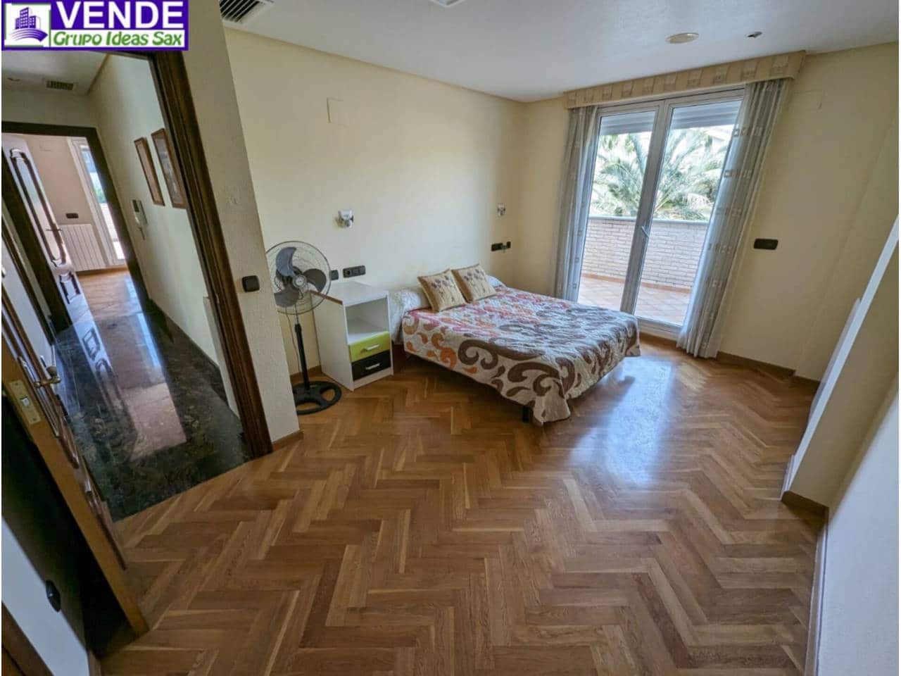 4 makuuhuone Huvila myytävänä paikassa Elda mukana uima-altaan 
autotalli - 475 000 € (Ref: 8359159)