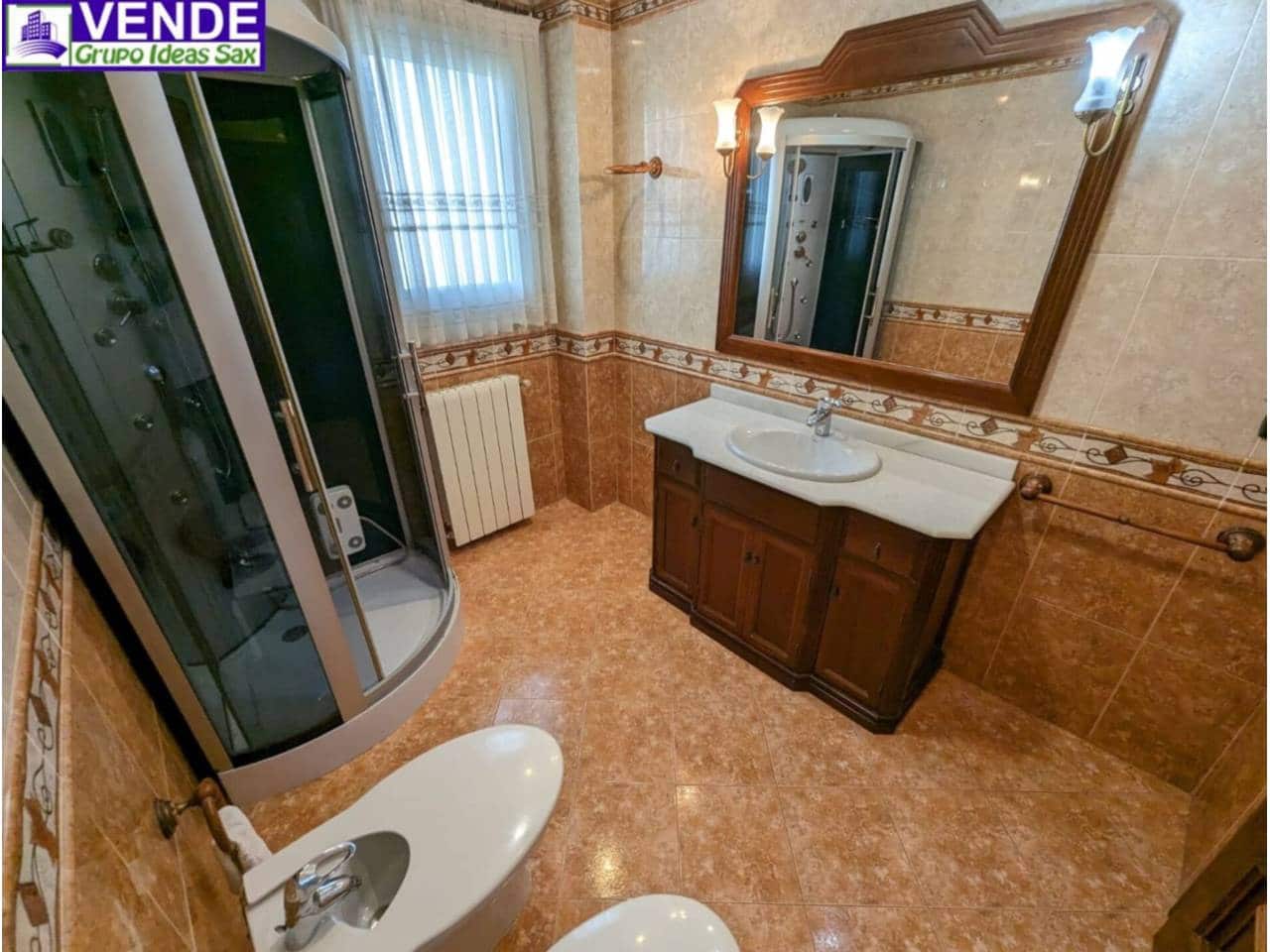 4 makuuhuone Huvila myytävänä paikassa Elda mukana uima-altaan 
autotalli - 475 000 € (Ref: 8359159)