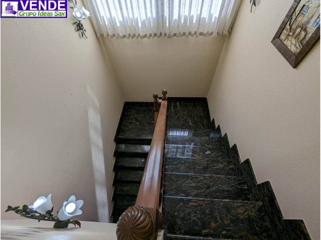 4 makuuhuone Huvila myytävänä paikassa Elda mukana uima-altaan 
autotalli - 475 000 € (Ref: 8359159)