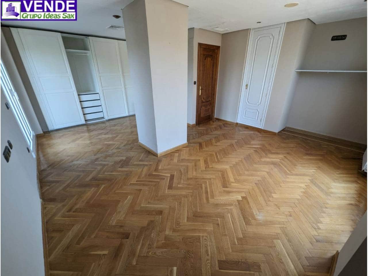 4 makuuhuone Huvila myytävänä paikassa Elda mukana uima-altaan 
autotalli - 475 000 € (Ref: 8359159)