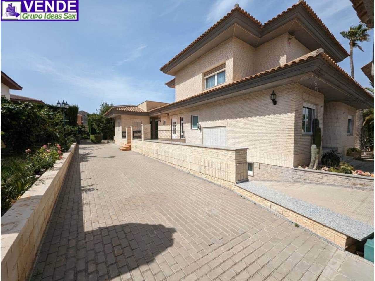 4 makuuhuone Huvila myytävänä paikassa Elda mukana uima-altaan 
autotalli - 475 000 € (Ref: 8359159)