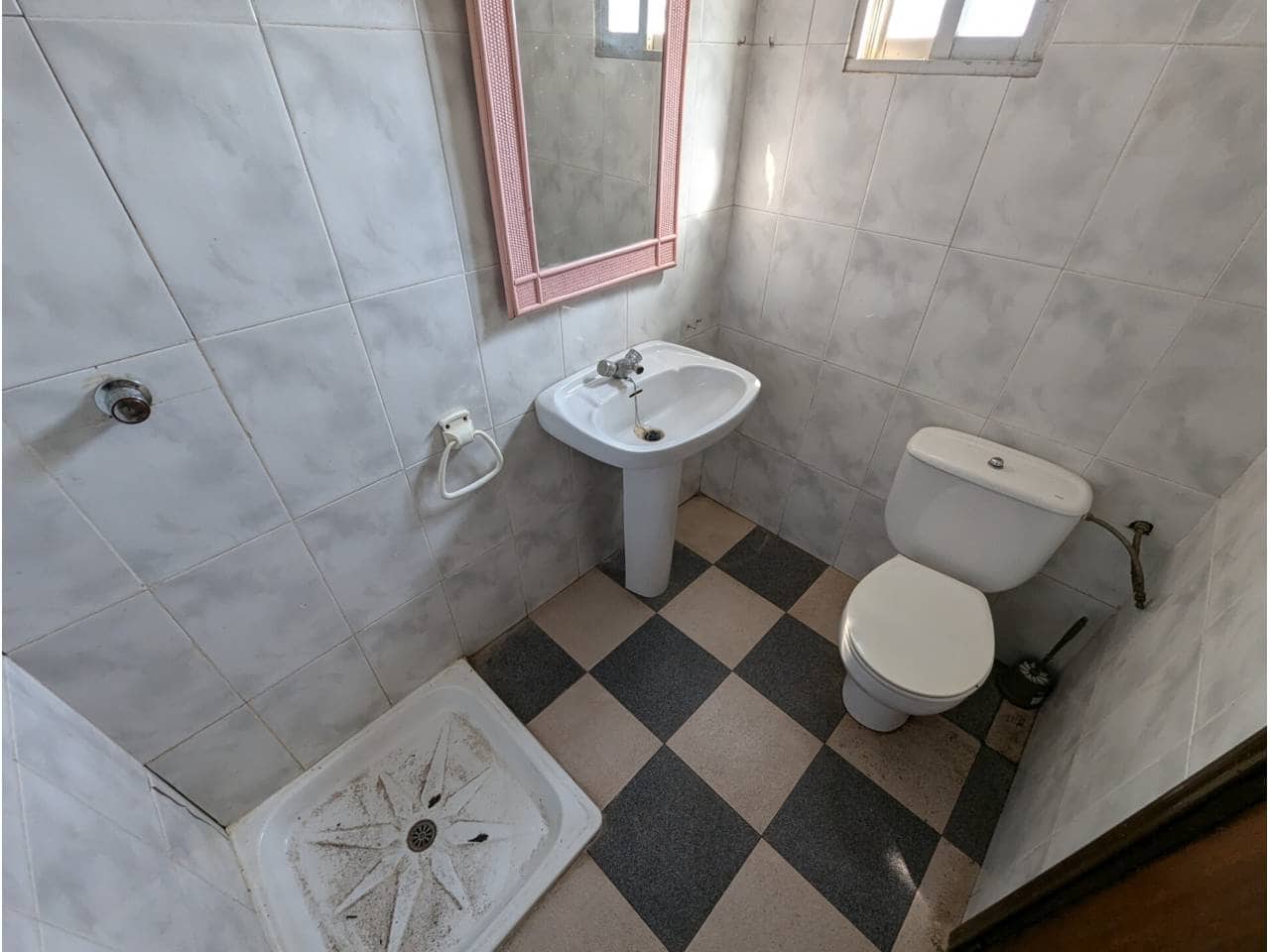 4 slaapkamer Finca/Landhuis te koop in Caudete met zwembad - € 83.000 (Ref: 8467577)