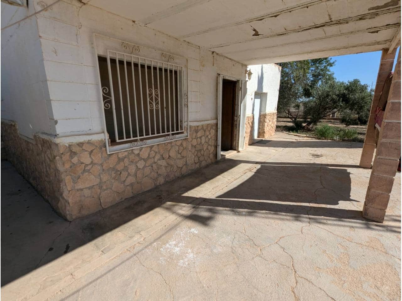 4 slaapkamer Finca/Landhuis te koop in Caudete met zwembad - € 83.000 (Ref: 8467577)