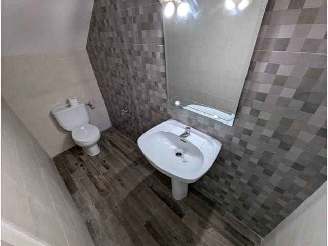 Commercieel te huur in Sax - € 500 (Ref: 8481639)