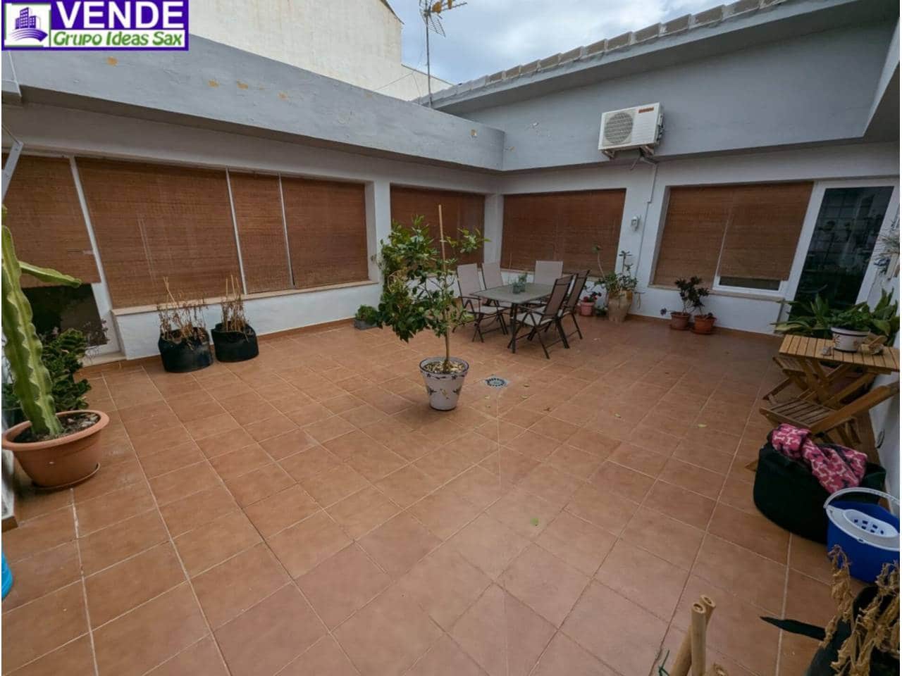 3 sypialnia Willa na sprzedaż w Sax z basenem garażem - 325 000 € (Ref: 8772547)