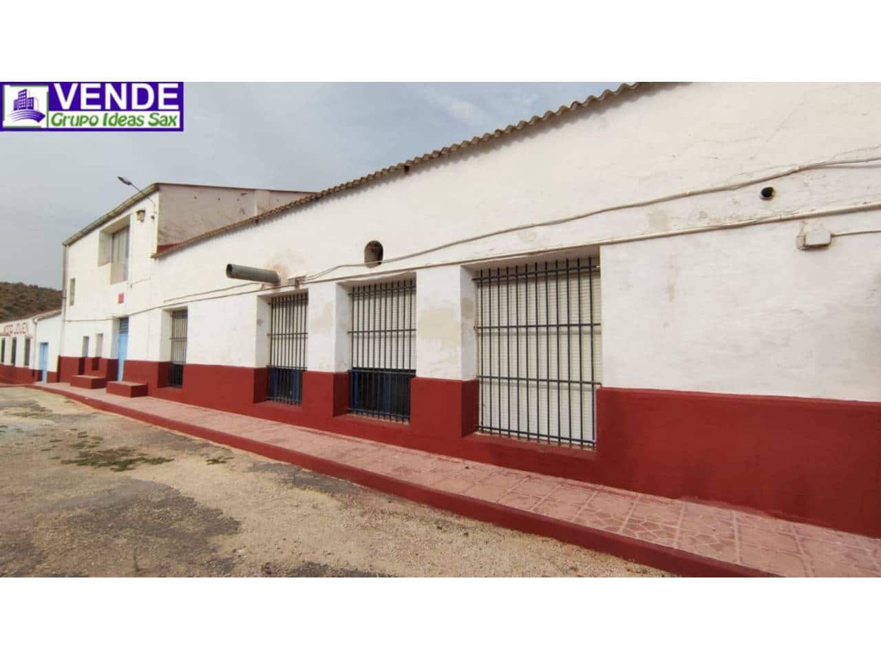 Commercial for sale in Sax with garage - € 160,000 (Ref: 9310343)