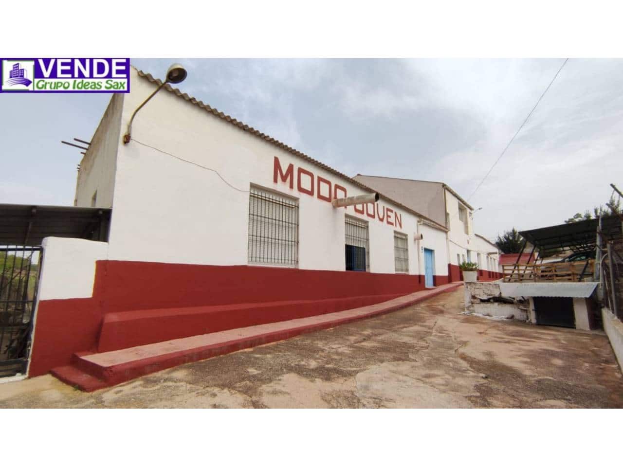 Commercial for sale in Sax with garage - € 160,000 (Ref: 9310343)