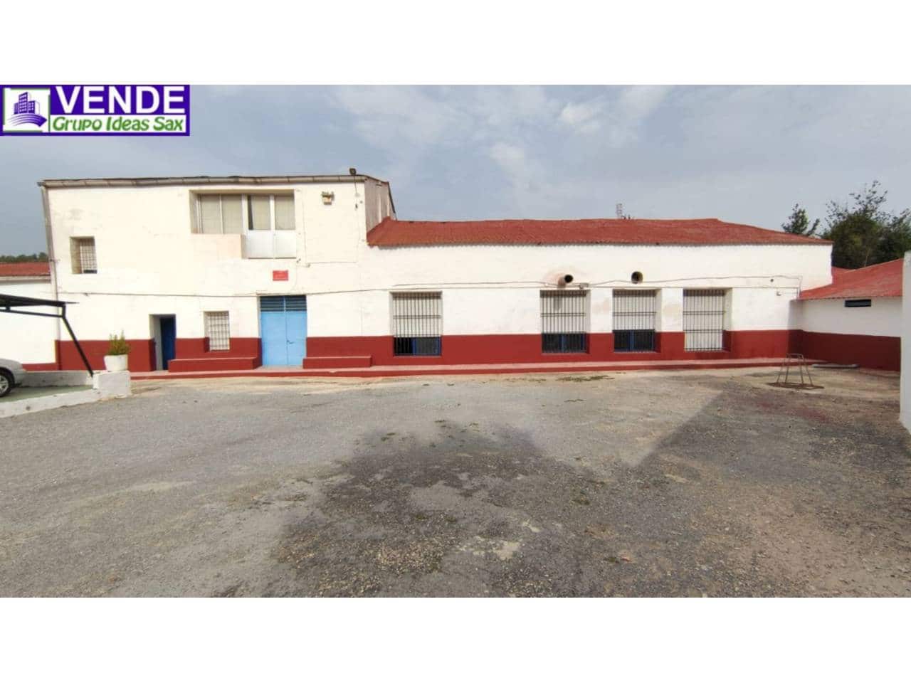 Commercial for sale in Sax with garage - € 160,000 (Ref: 9310343)