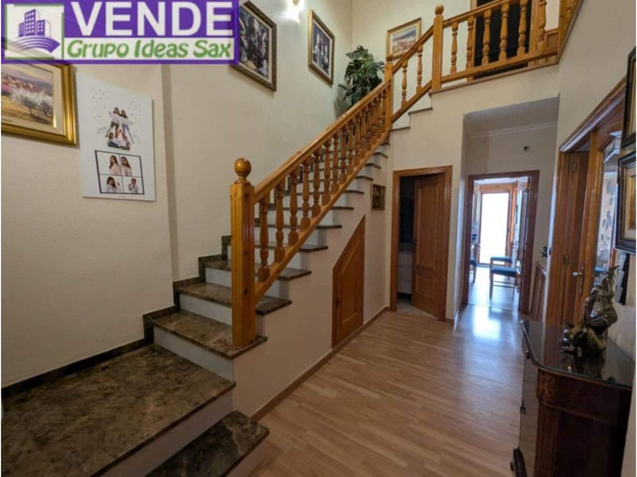 5 sovrum Radhus till salu i Sax med garage - 259 900 € (Ref: 9337489)