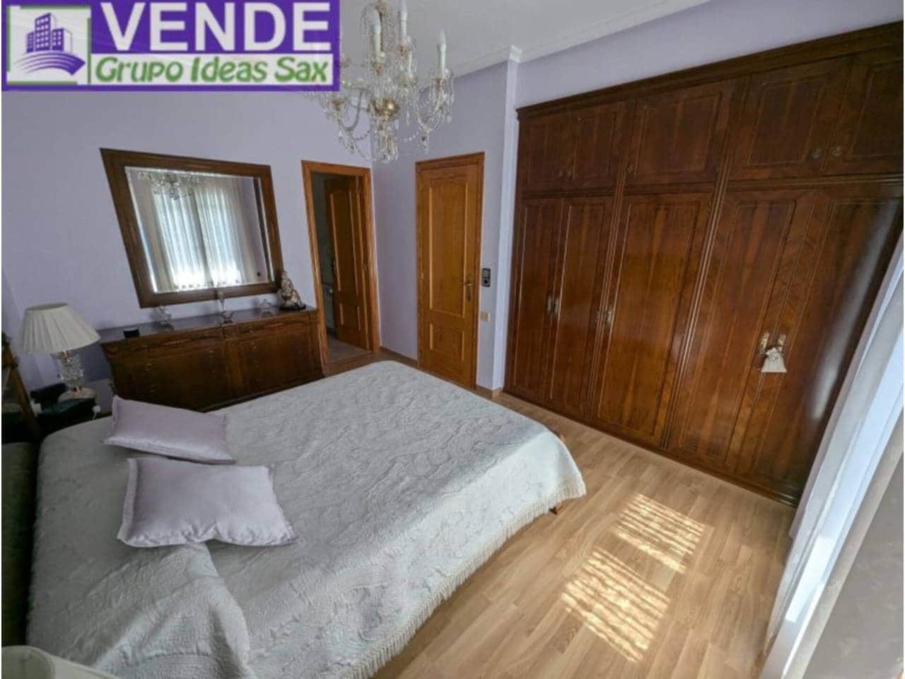 5 sovrum Radhus till salu i Sax med garage - 259 900 € (Ref: 9337489)