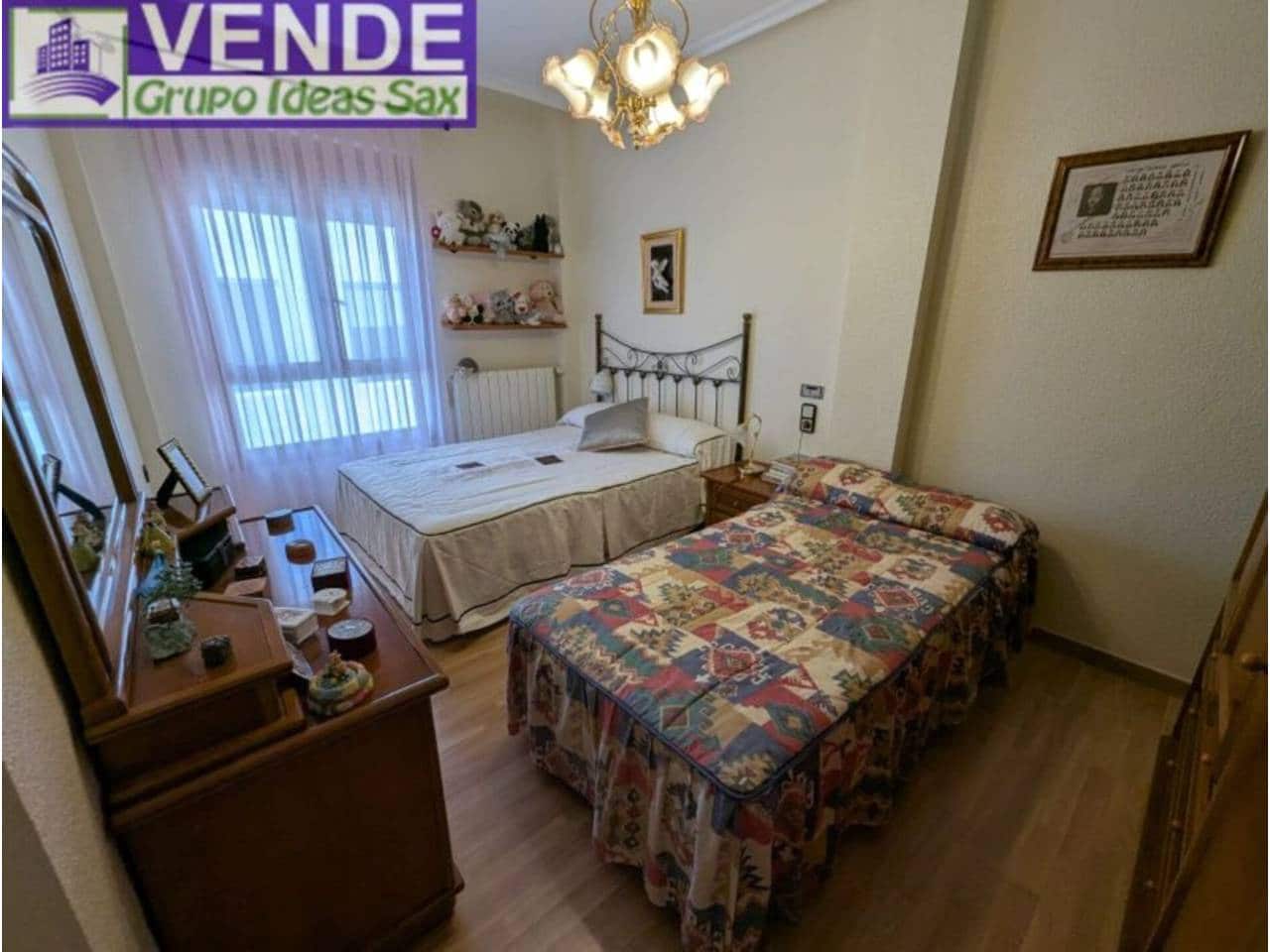 5 sovrum Radhus till salu i Sax med garage - 259 900 € (Ref: 9337489)