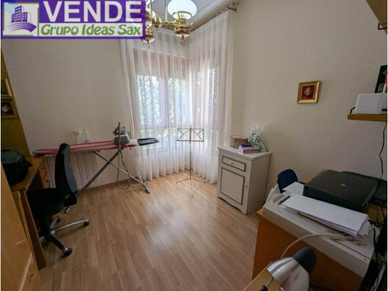 5 sovrum Radhus till salu i Sax med garage - 259 900 € (Ref: 9337489)