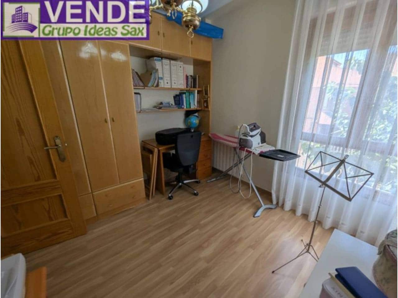 5 sovrum Radhus till salu i Sax med garage - 259 900 € (Ref: 9337489)