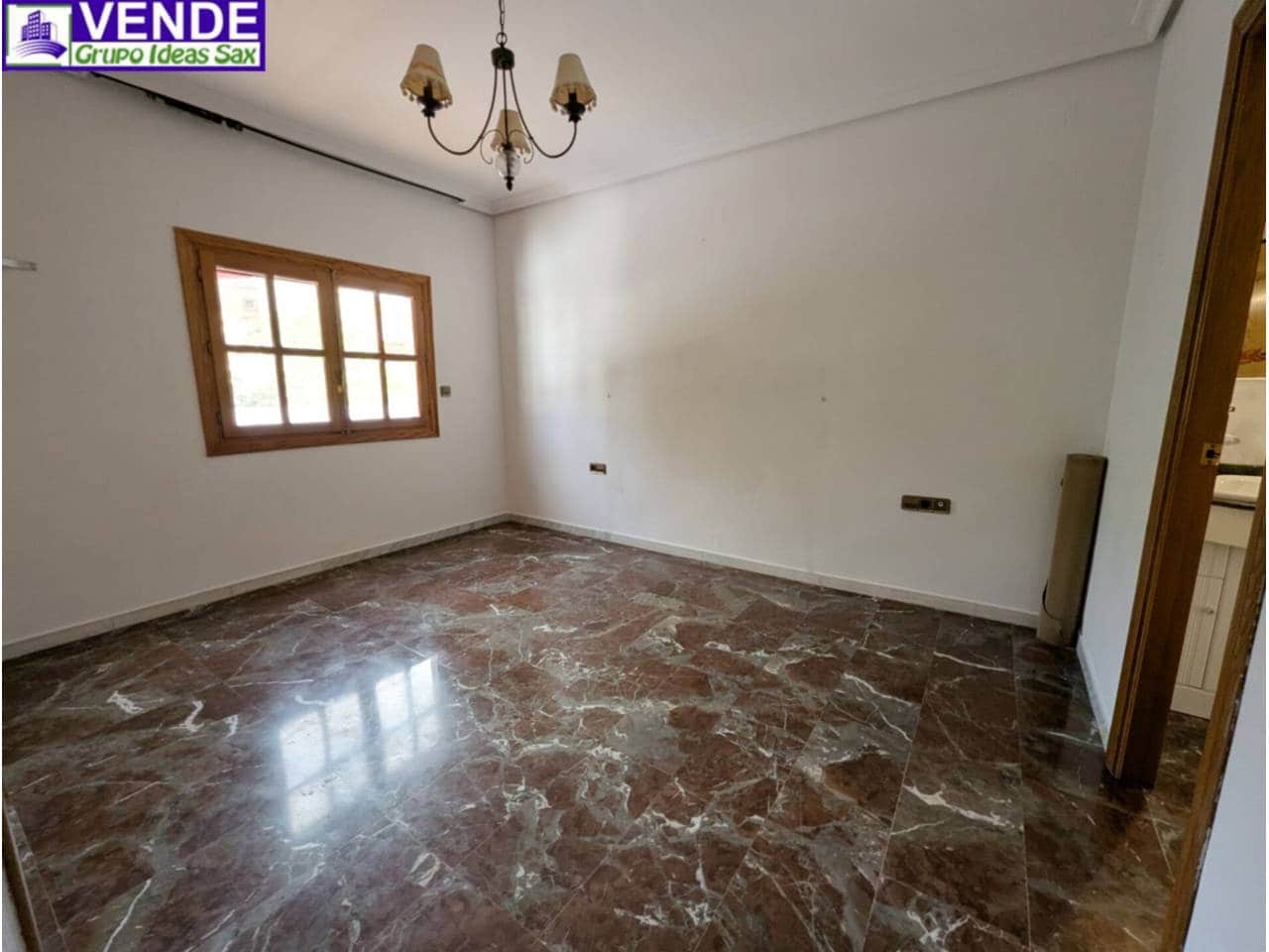 4 soveværelse Byhus til salg i Sax med garage - € 249.000 (Ref: 9371550)