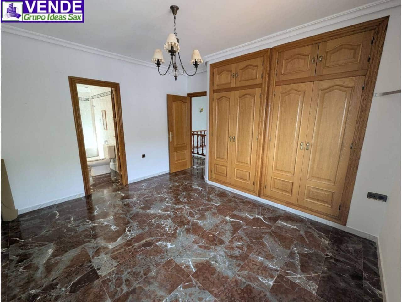 4 soveværelse Byhus til salg i Sax med garage - € 249.000 (Ref: 9371550)