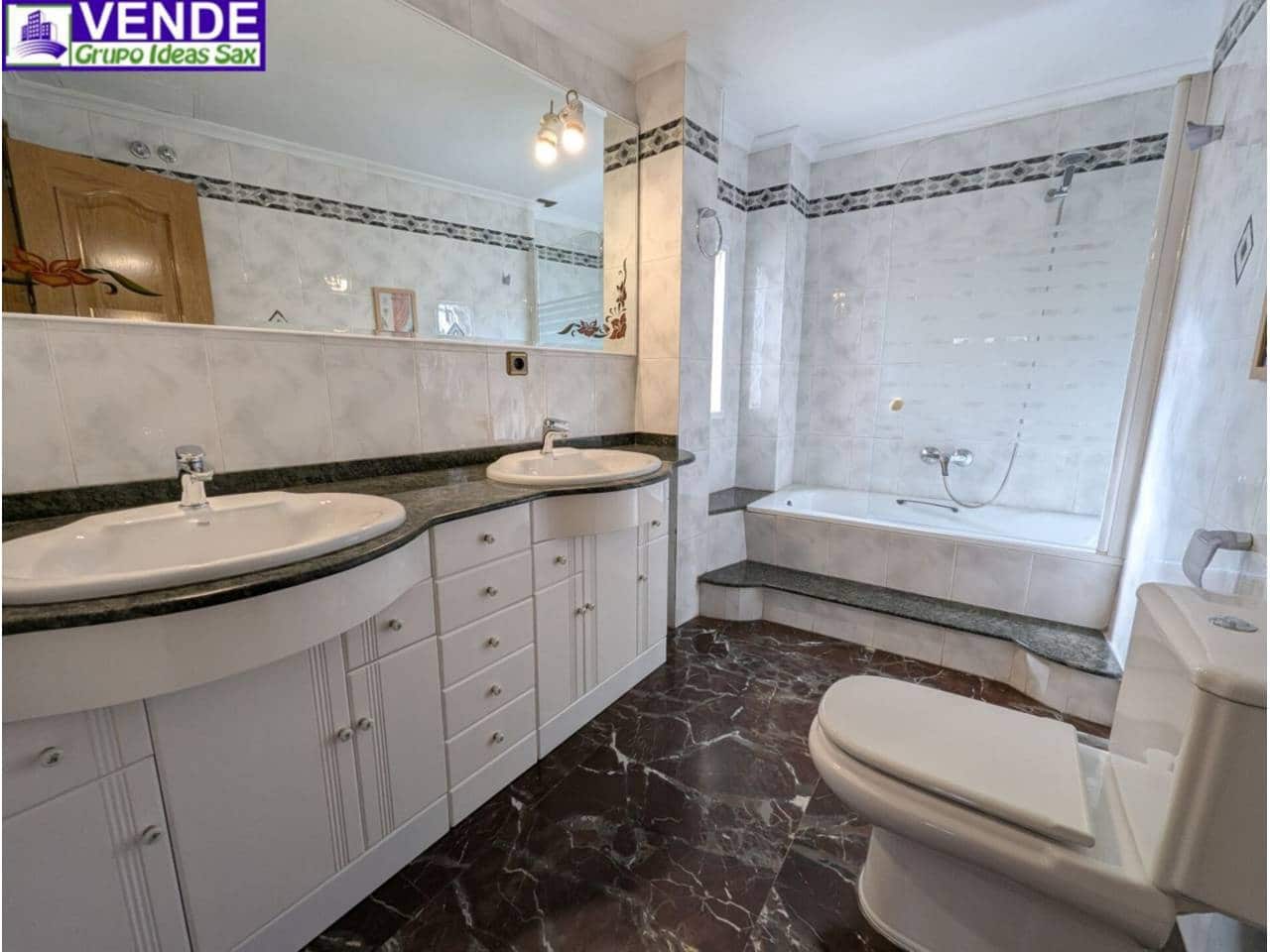 4 soveværelse Byhus til salg i Sax med garage - € 249.000 (Ref: 9371550)