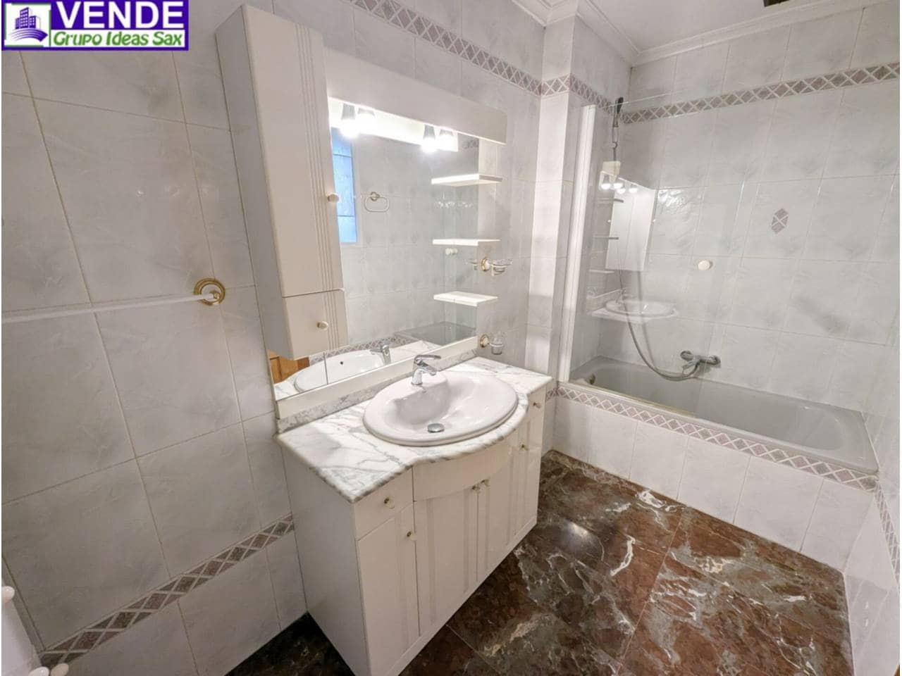 4 soveværelse Byhus til salg i Sax med garage - € 249.000 (Ref: 9371550)