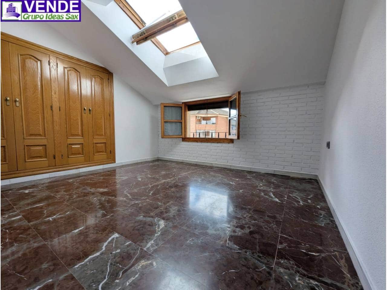 4 soveværelse Byhus til salg i Sax med garage - € 249.000 (Ref: 9371550)