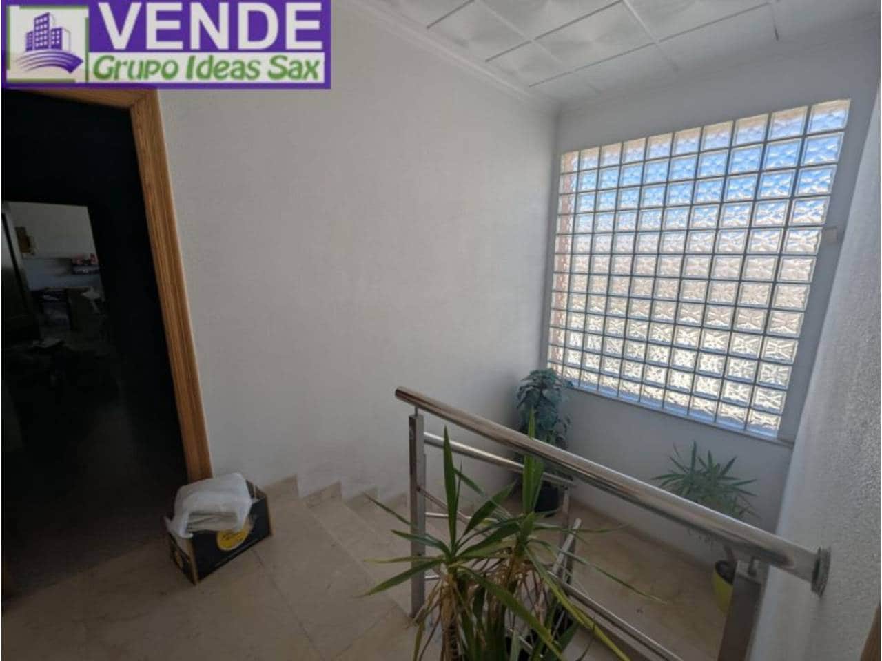 Bedrift til salgs i Sax med garasje - € 260 000 (Ref: 9394404)