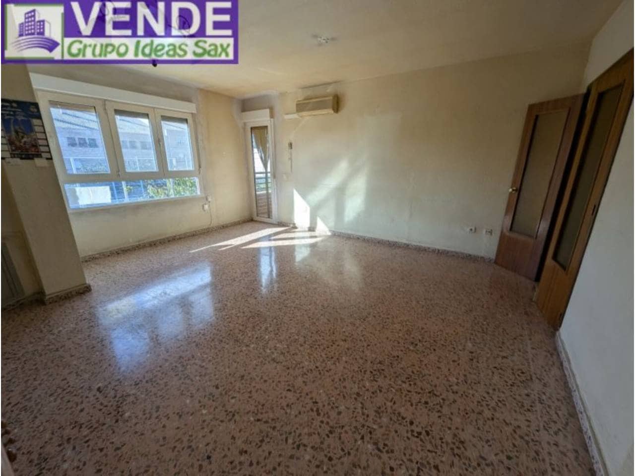 4 sovrum Lägenhet till salu i Sax - 76 000 € (Ref: 9398036)