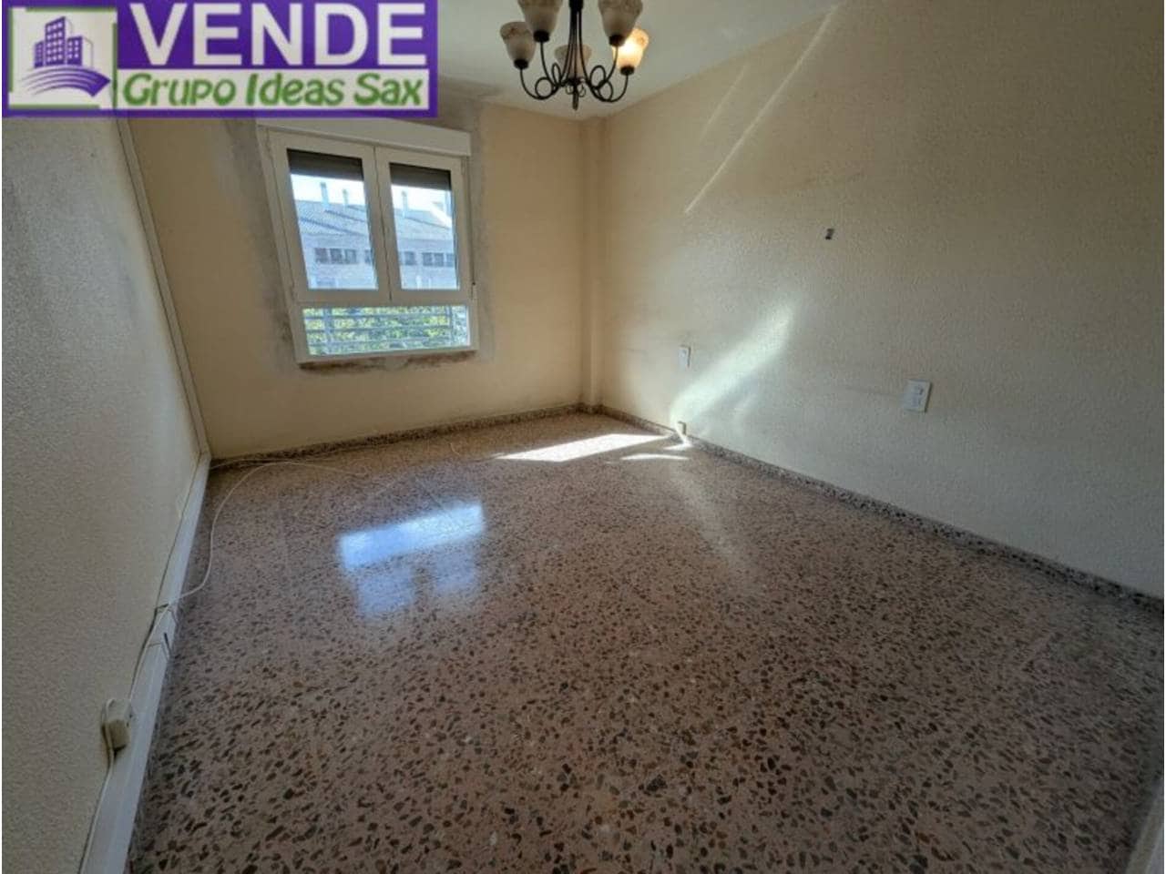 4 sovrum Lägenhet till salu i Sax - 76 000 € (Ref: 9398036)