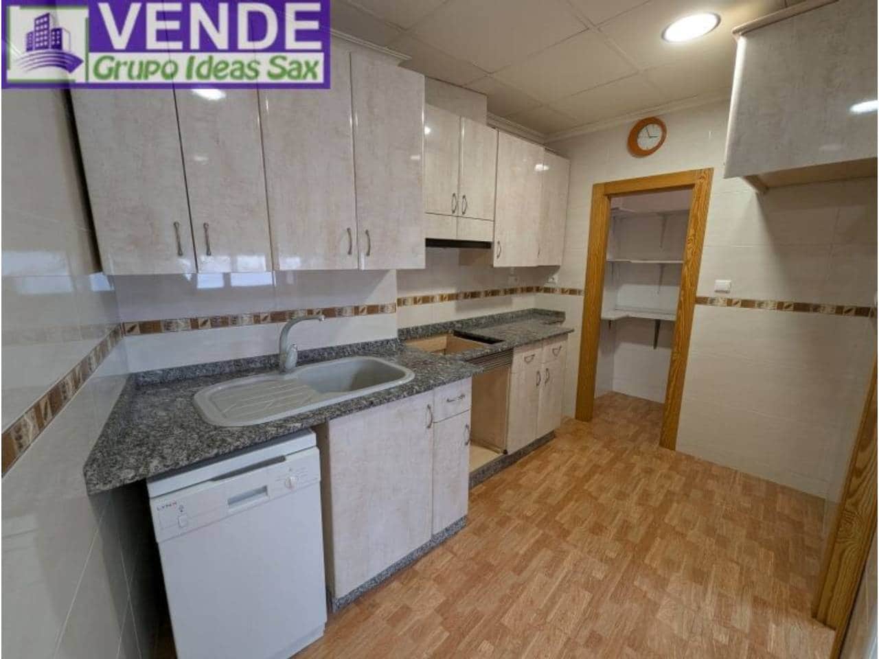 6 makuuhuone Omakotitalo myytävänä paikassa Sax - 195 000 € (Ref: 9880477)