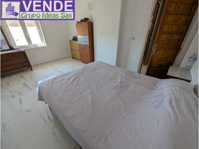 4 sovrum Hus till salu i Sax med garage - 99 000 € (Ref: 9912380)