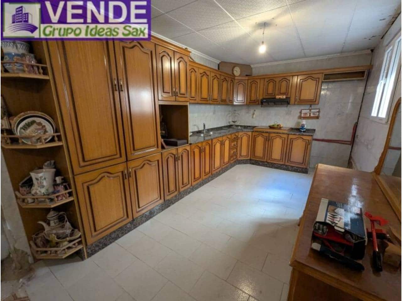 4 sovrum Hus till salu i Sax med garage - 99 000 € (Ref: 9912380)