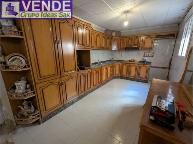 4 sovrum Hus till salu i Sax med garage - 99 000 € (Ref: 9912380)