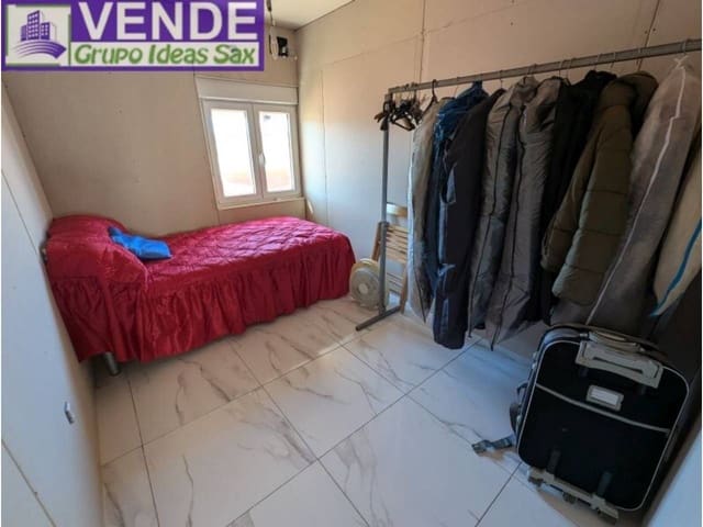 4 sovrum Hus till salu i Sax med garage - 99 000 € (Ref: 9912380)
