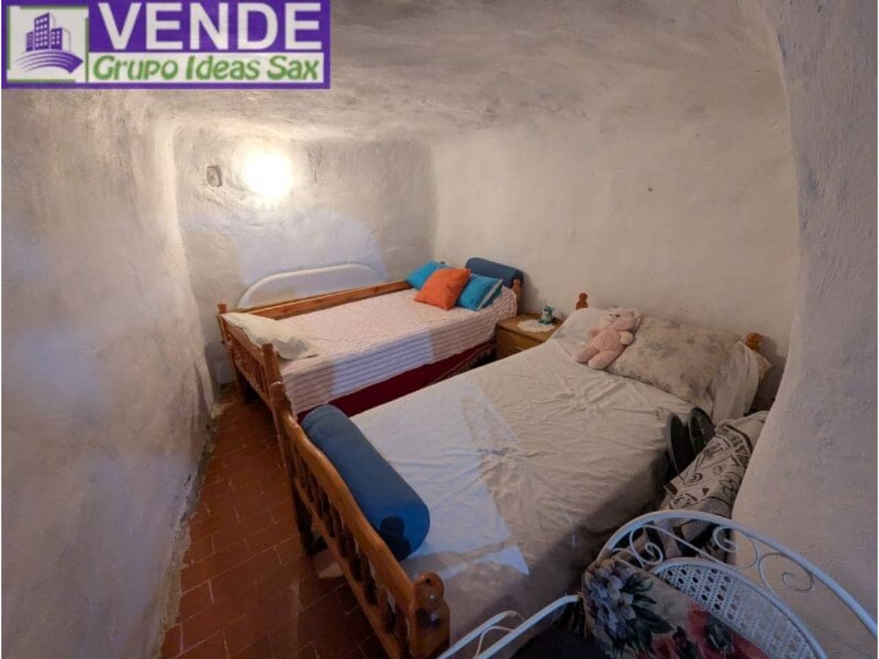 2 sypialnia Finka/Dom wiejski na sprzedaż w Sax z garażem - 119 995 € (Ref: 9912381)