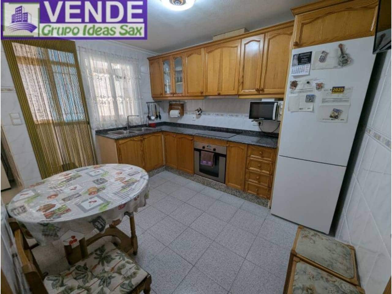 4 slaapkamer Rijtjeshuis te koop in Onil met garage - € 148.000 (Ref: 9945012)