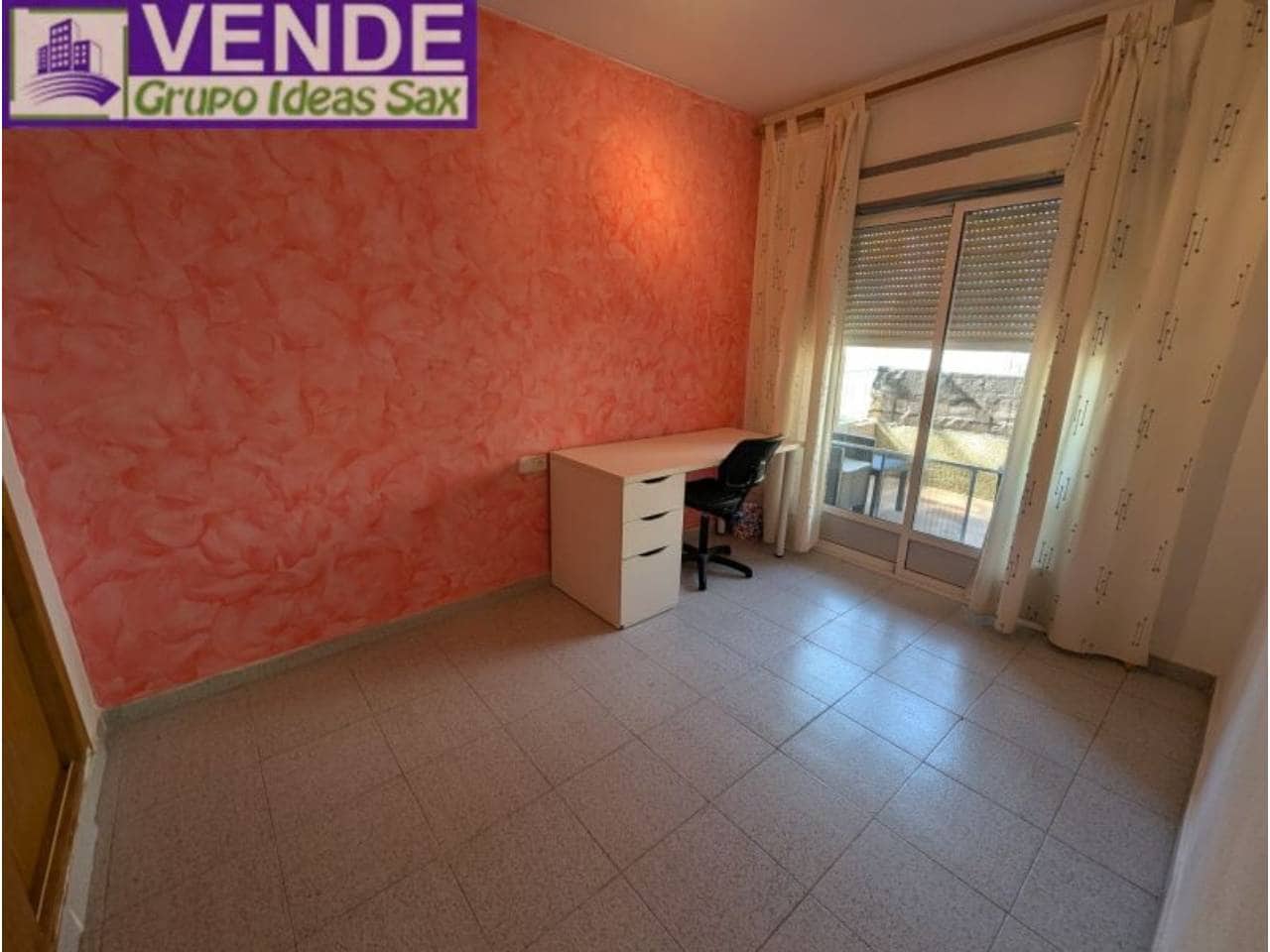 4 slaapkamer Rijtjeshuis te koop in Onil met garage - € 148.000 (Ref: 9945012)