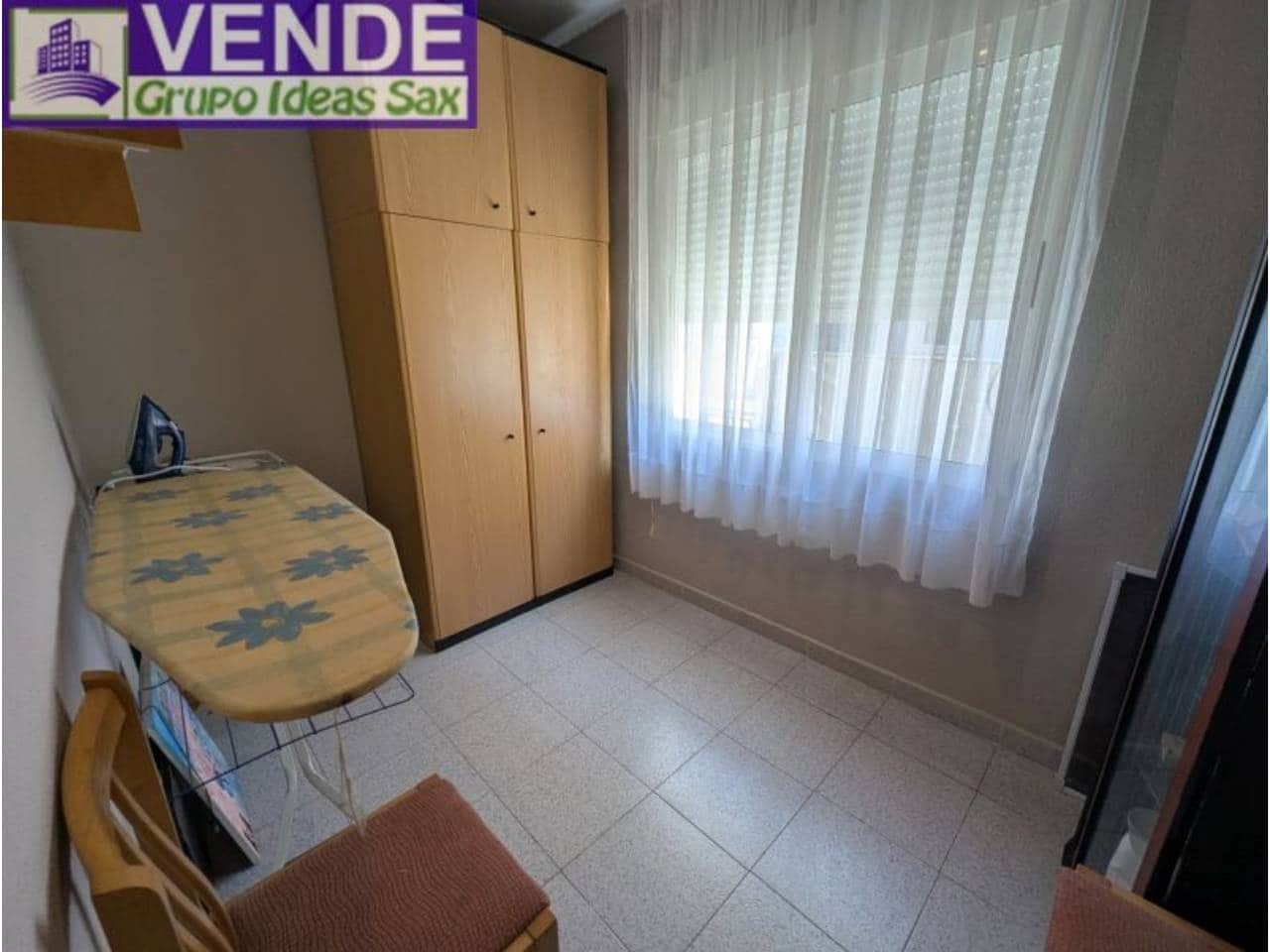 4 slaapkamer Rijtjeshuis te koop in Onil met garage - € 148.000 (Ref: 9945012)
