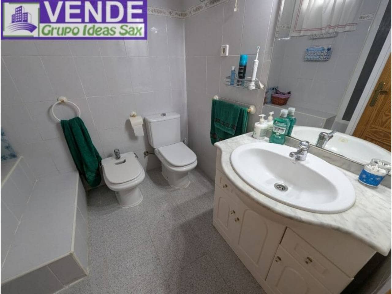 4 slaapkamer Rijtjeshuis te koop in Onil met garage - € 148.000 (Ref: 9945012)