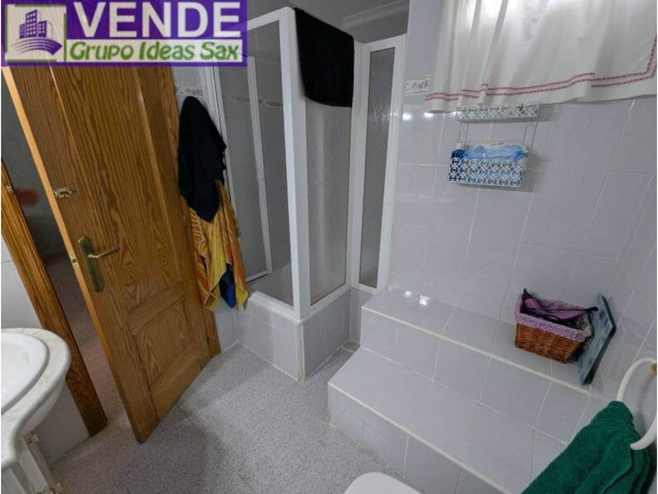 4 slaapkamer Rijtjeshuis te koop in Onil met garage - € 148.000 (Ref: 9945012)