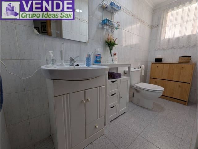 4 slaapkamer Rijtjeshuis te koop in Onil met garage - € 148.000 (Ref: 9945012)
