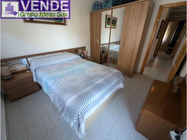 4 slaapkamer Rijtjeshuis te koop in Onil met garage - € 148.000 (Ref: 9945012)