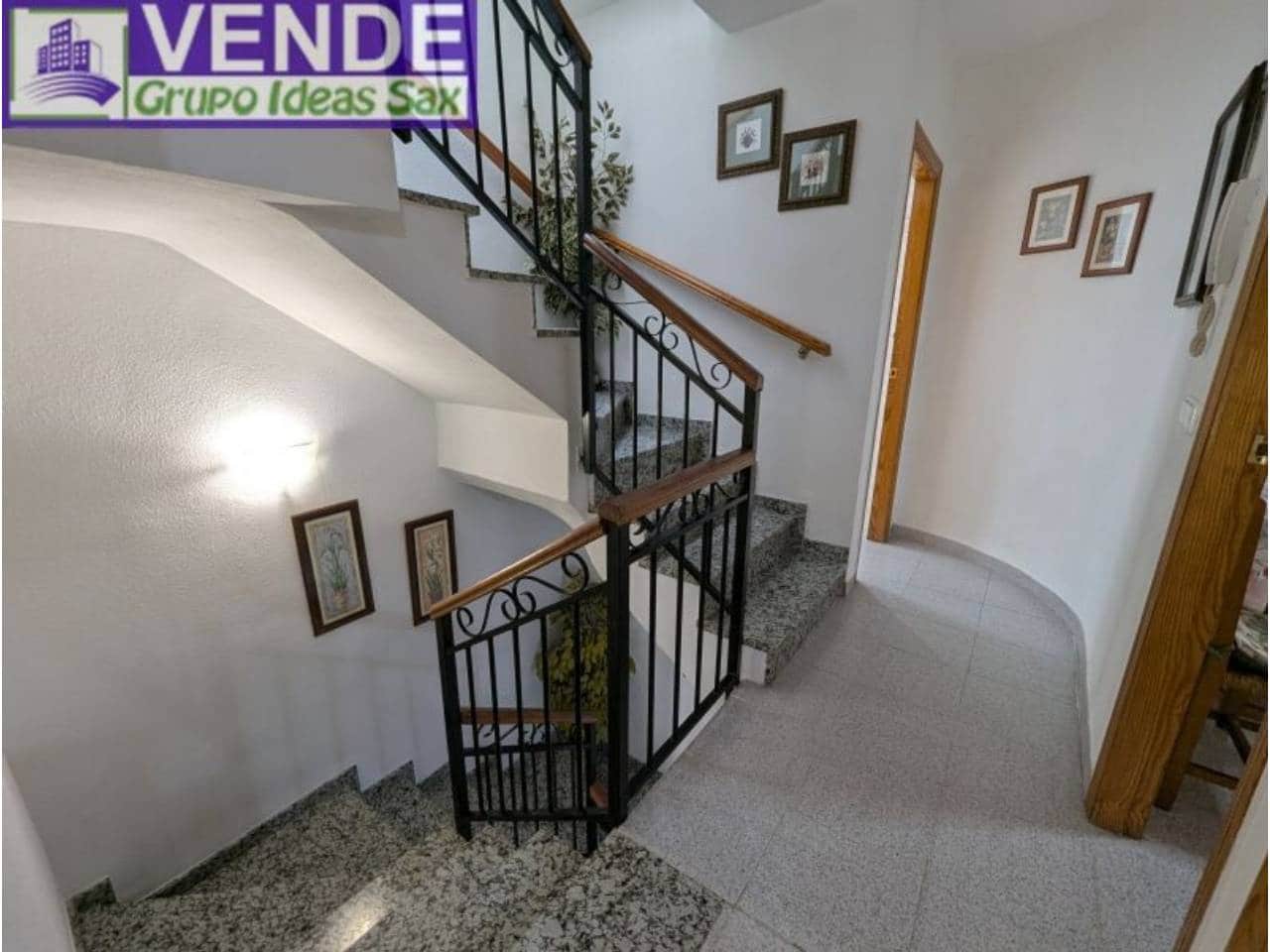 4 slaapkamer Rijtjeshuis te koop in Onil met garage - € 148.000 (Ref: 9945012)
