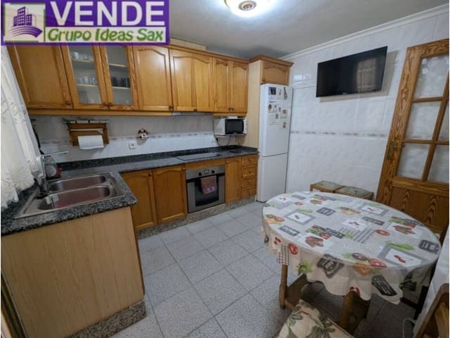 4 slaapkamer Rijtjeshuis te koop in Onil met garage - € 148.000 (Ref: 9945012)
