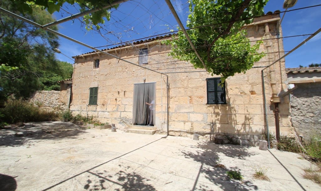 Villa til salgs i Manacor med svømmebasseng - € 1 300 000 (Ref: 3422479)